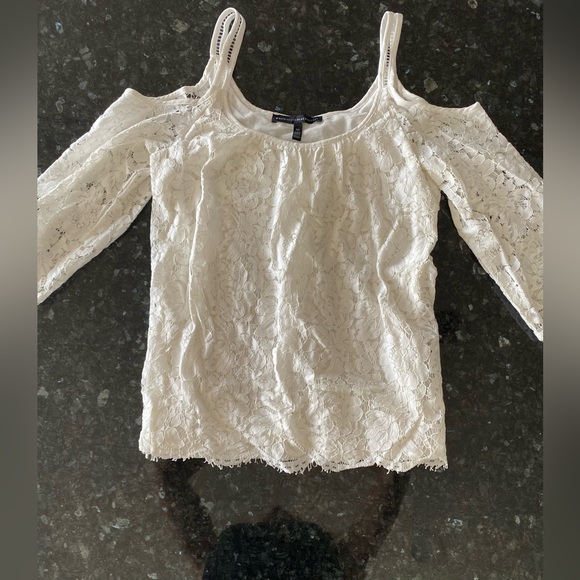 WHITEHOUSE BLACK MARKET White lace cut out shoulders blouse xsmall - Picture 4 of 4
